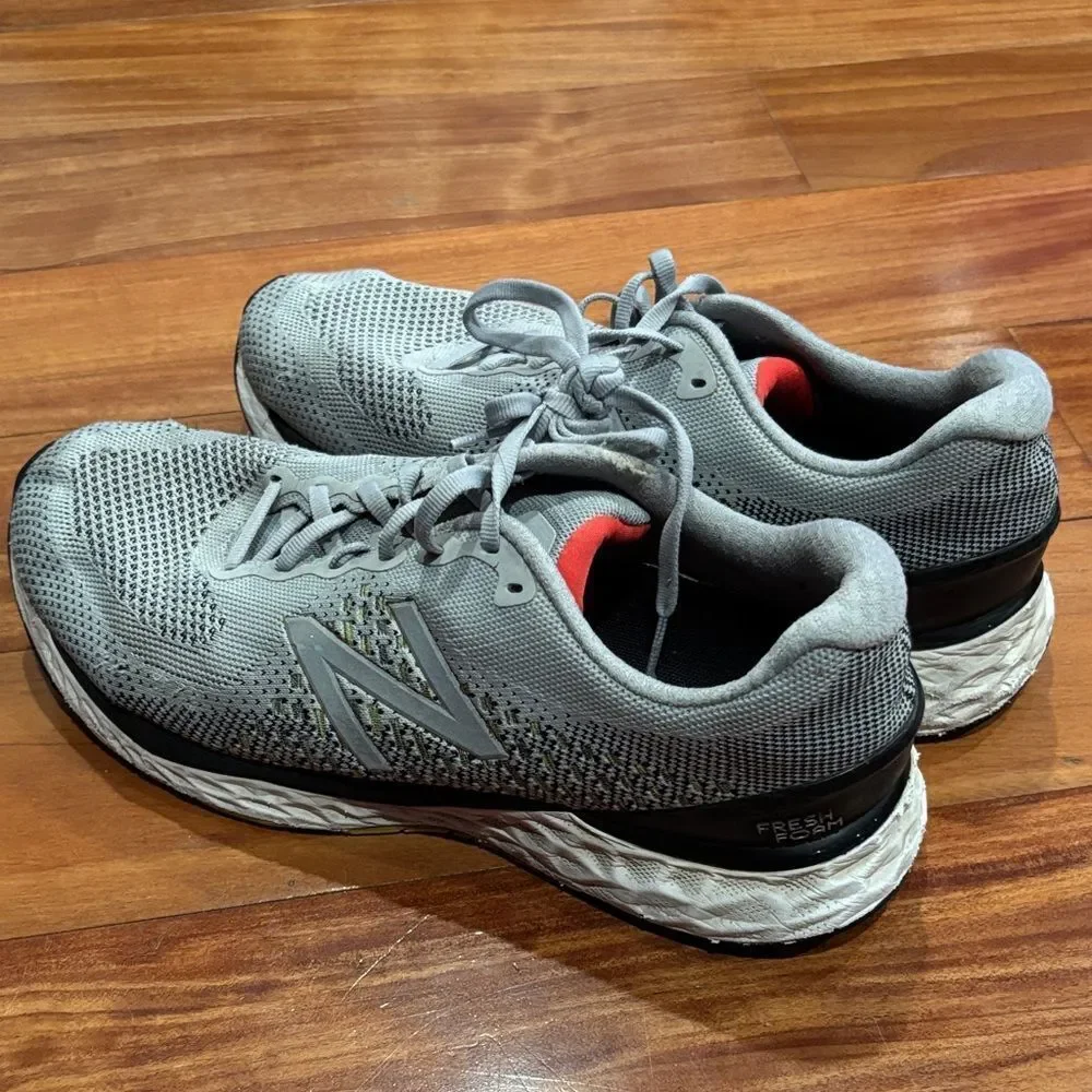 New Balance men’s sz 10.5 Light Grey Mesh Running Sneakers with White Logo